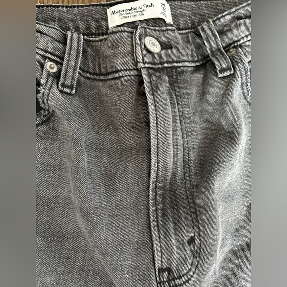Abercrombie & Fitch The Ankle Straight Ultra High Rise Jeans - Picture 3 of 7
